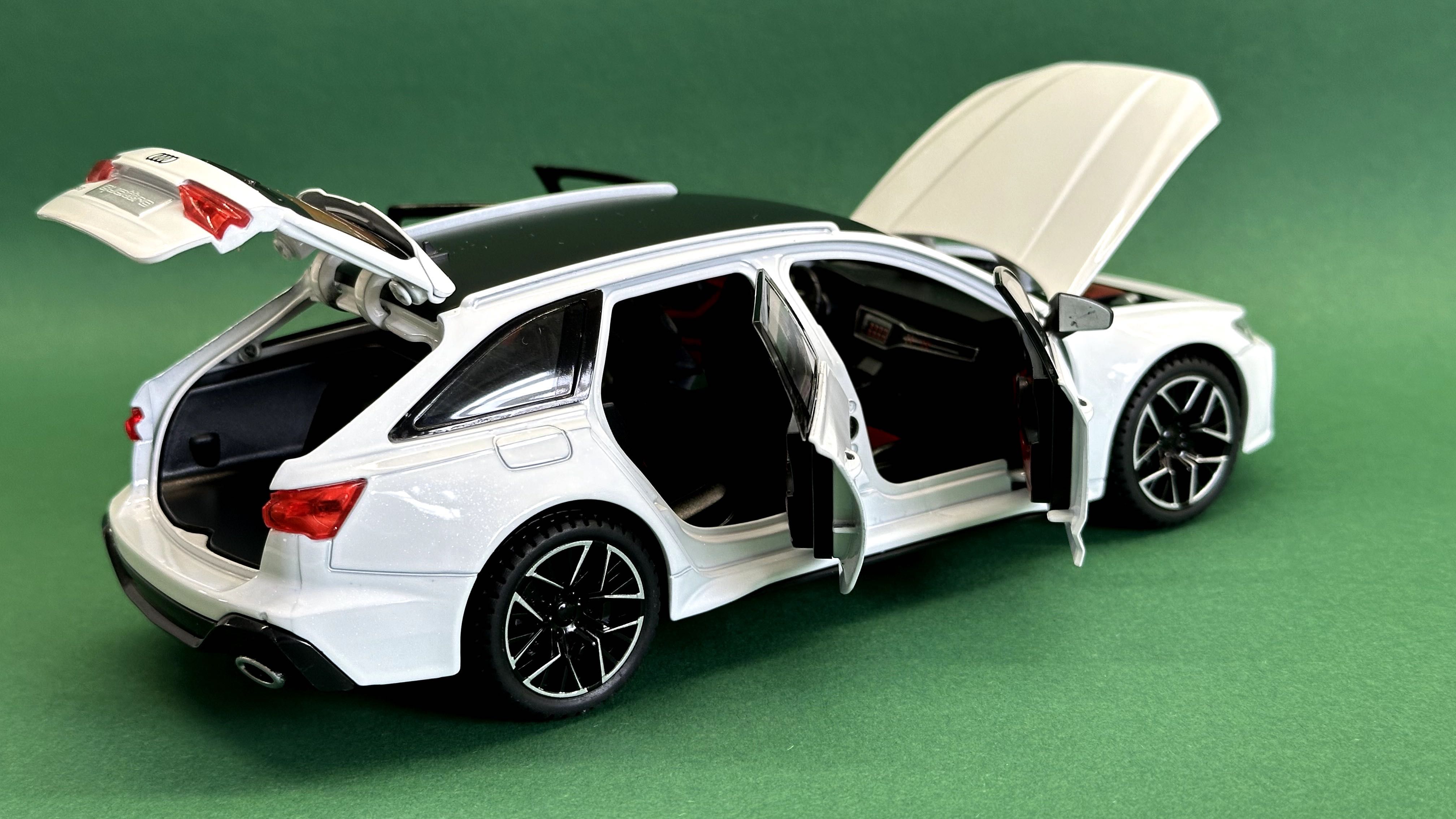 1:24 Audi RS6 combi quattro - model/zabawka, biały