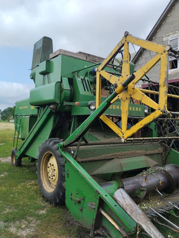 Комбайн John Deere 330