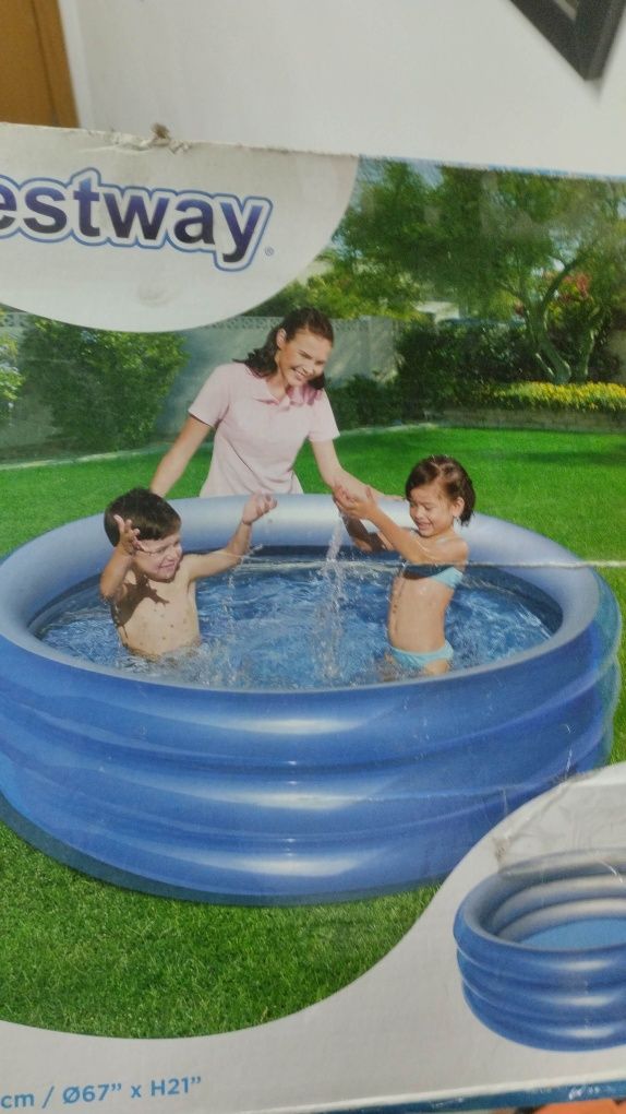 Piscina redonda azul