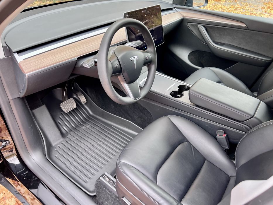 Тесла у Tesla Y 2024