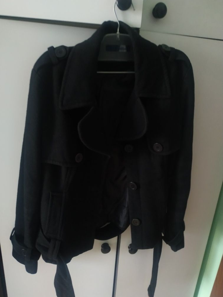 Czarny krutki płaszcz Vero Moda L