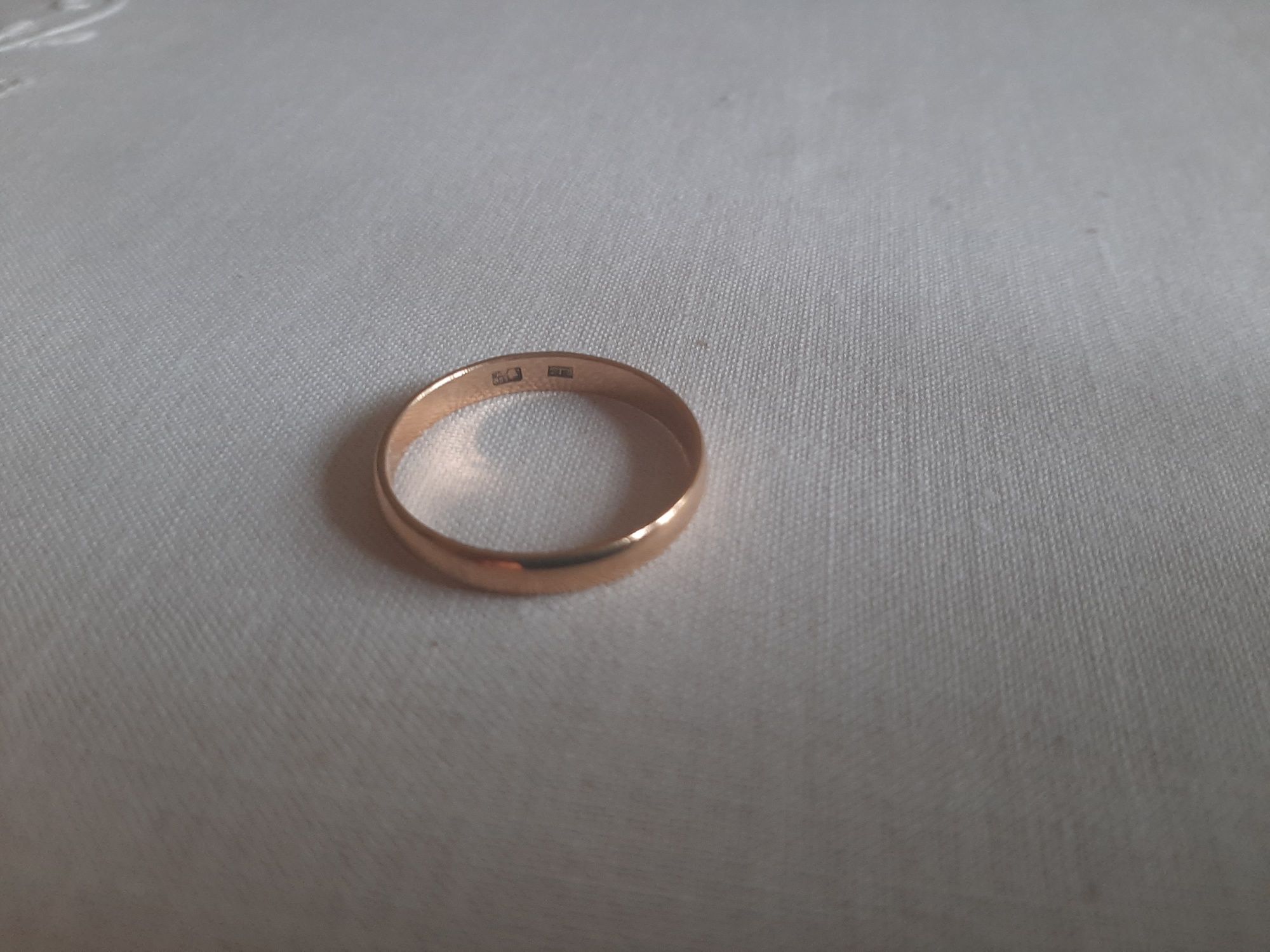 Złota  węższa obrączka , radz., ZSRR, waga 2,46 g