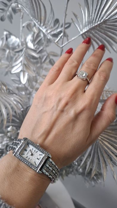 Годинник жіночий. Браслет з прикрасами