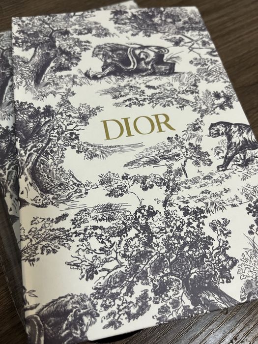 Блокнот Dior із позолоченими сторінками