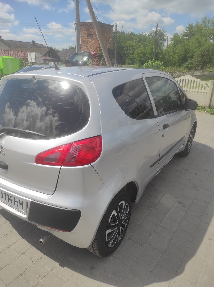 Mitsubishi Colt 1.1 в чудовому стані