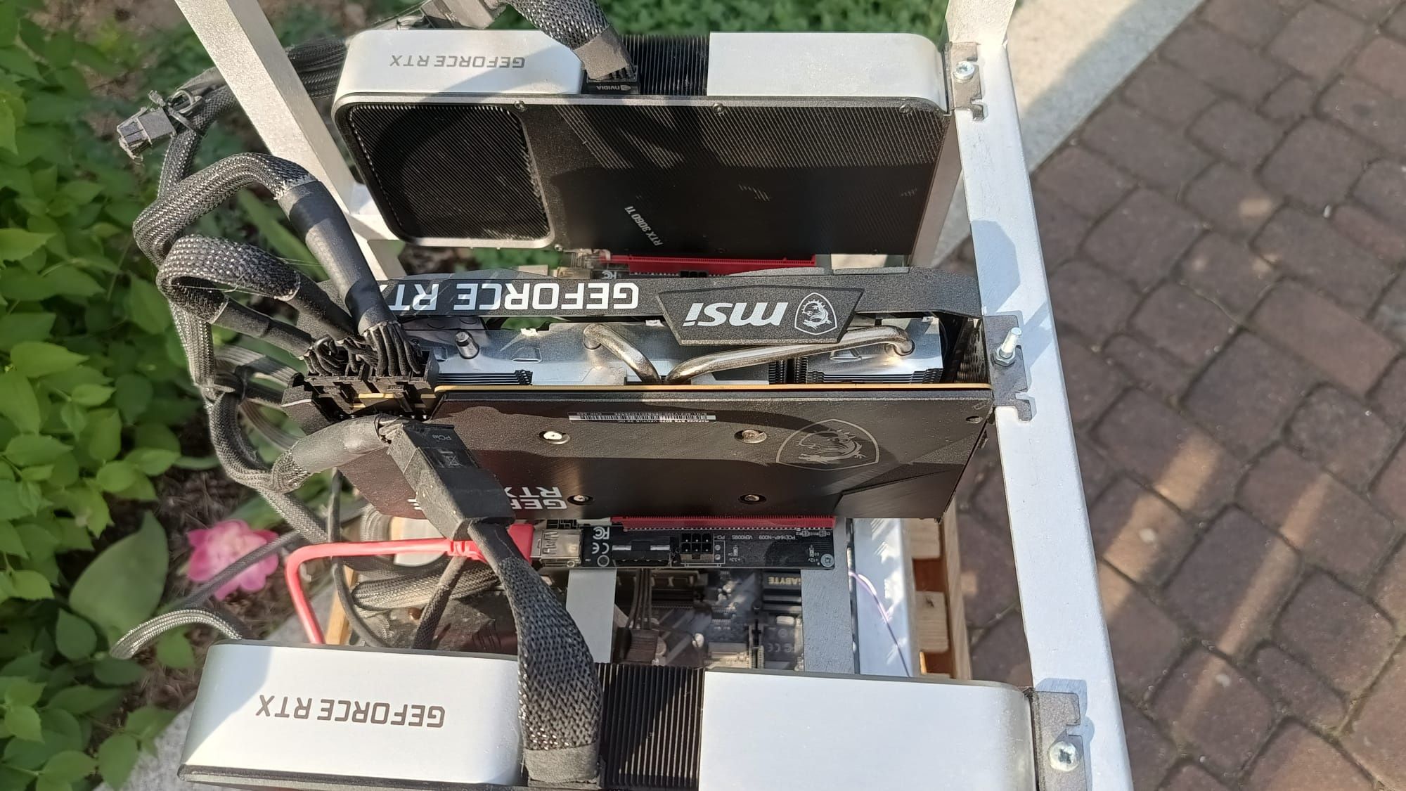 Koparka kryptowalut 3x GPU 3070 mała i wydajna