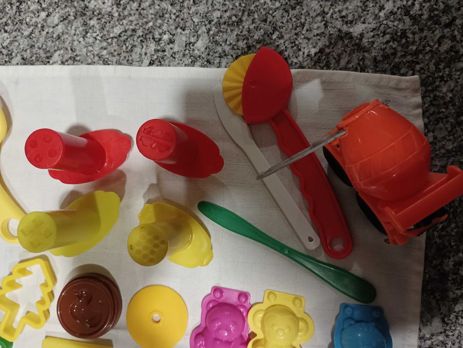 Vendo acessórios / moldes para plásticina