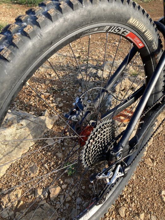 Bocicleta enduro BTT suspensao total