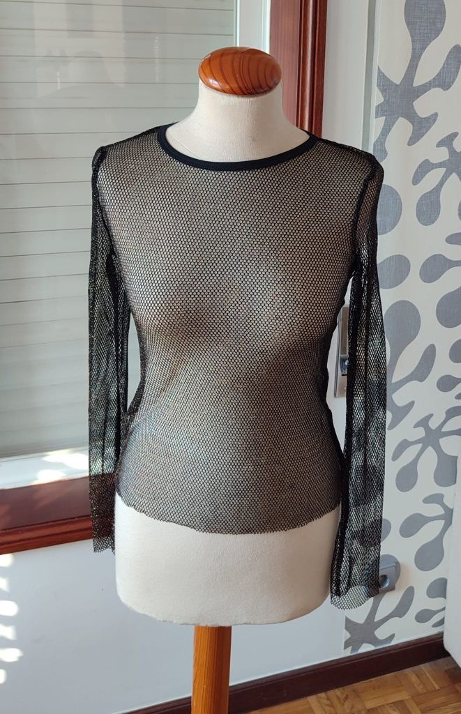 Blusa Giorgia, preta transparente - Novo

- Tamanho S/M

Os portes são