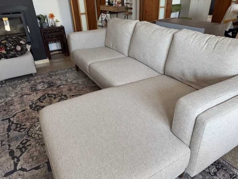 Sofá com chaise longue Bloom beje - Loja do Gato Preto