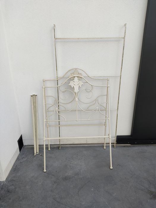 Vendo cama de ferro solteiro para restauro