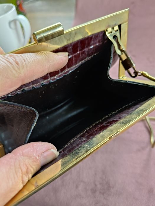 Elegancka torebka vintage ze złotym łańcuszkiem 35