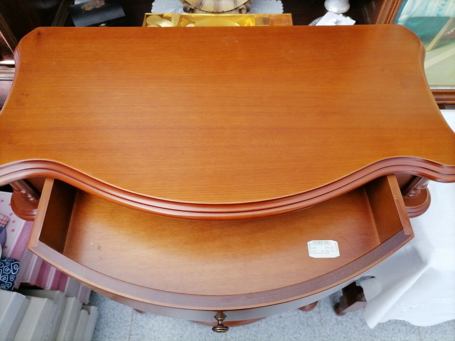 Móvel cristaleira como novo