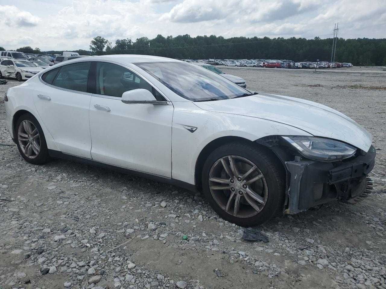 Tesla Model S 2014