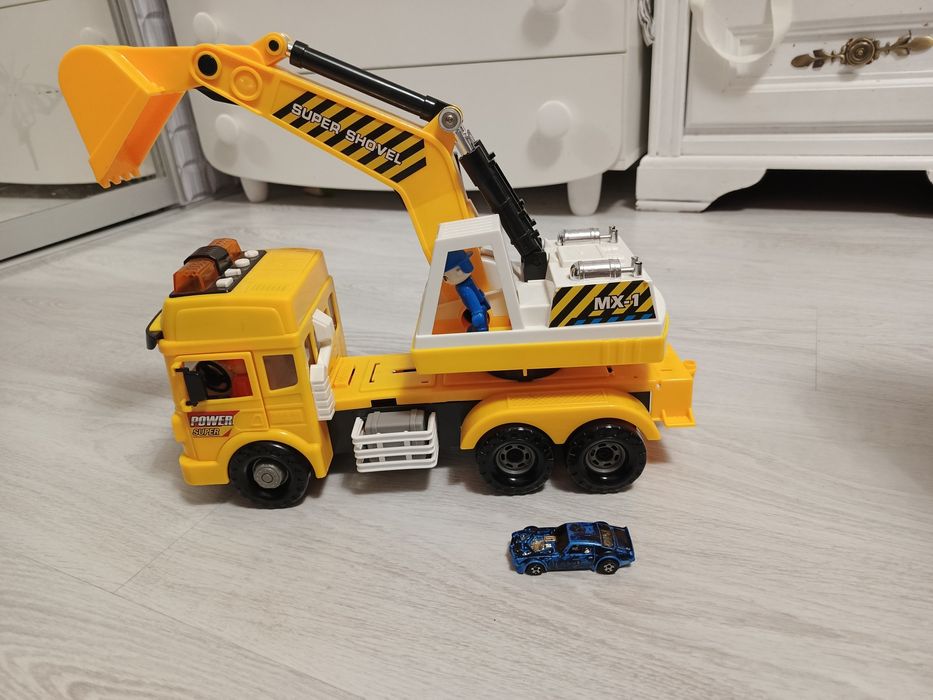 Великий екскаватор для самих маленьких