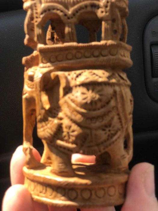 Слон с паланкином из сандала, богатство в дом