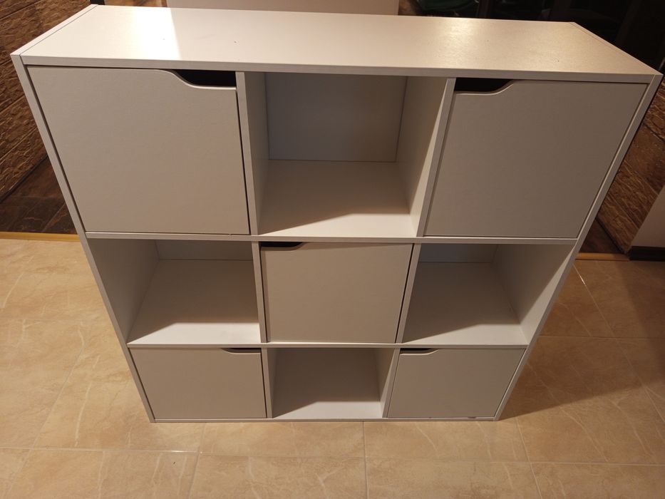 Biały regał, szafka