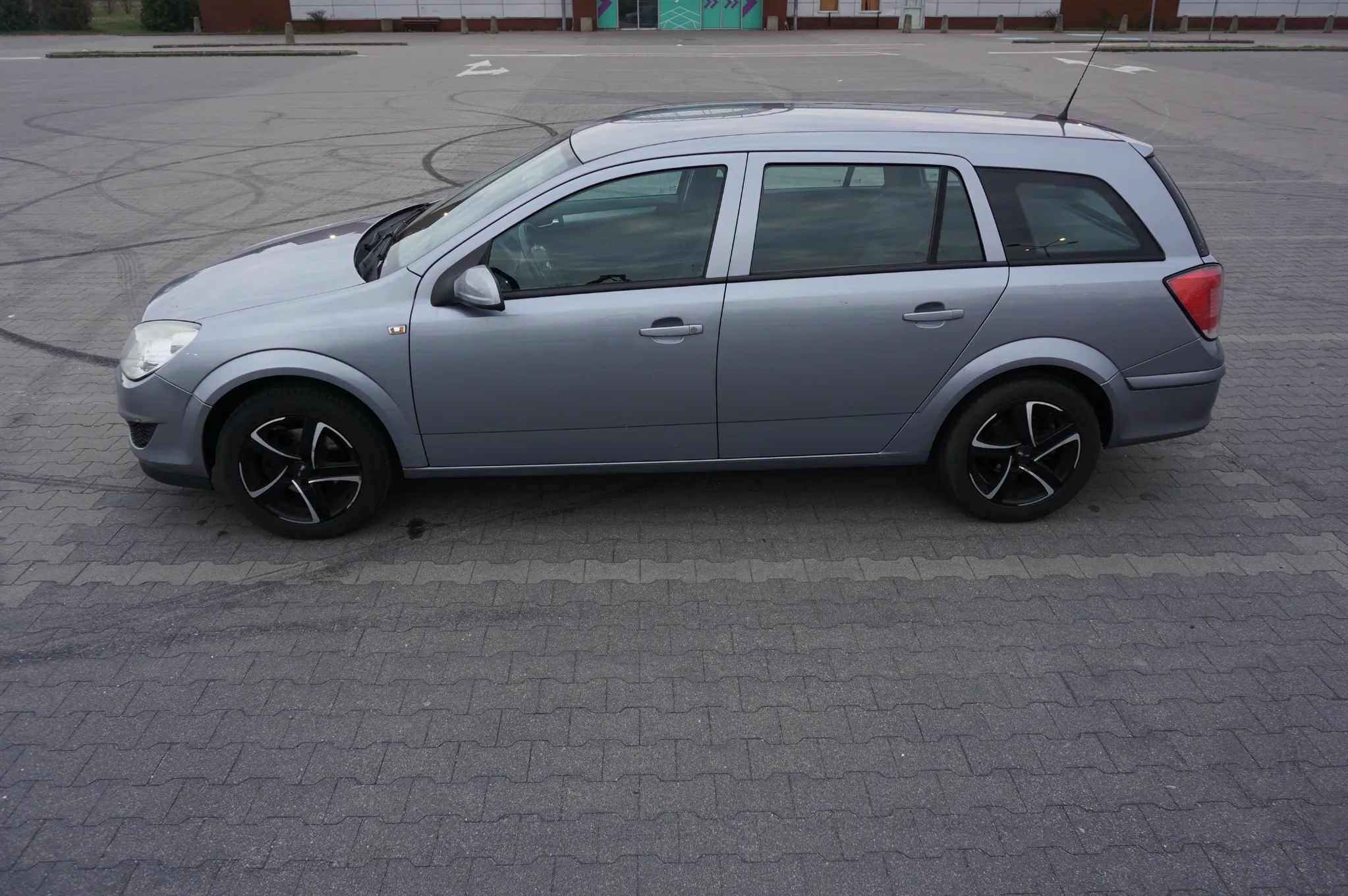 Opel Astra Astra H Kombi 2009r. 1.8 140KM pierwszy właścieciel w Polsce Gaz