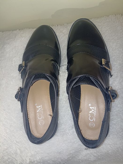 Sapato de pele n. 39