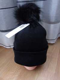 Nowa czapka damska z pomponem czarna