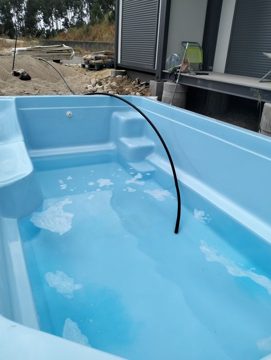 Pack piscina em fibra com casa de máquinas incluie entrega