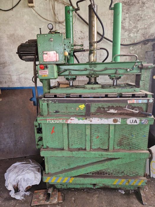 Продам пресса для макулатуры. Personer