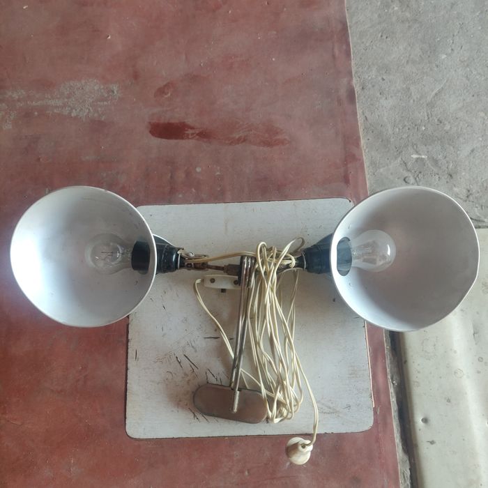 Продам подвесную лампу с держателем.