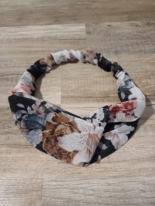 Opaska na włosy damska na gumce z węzłem