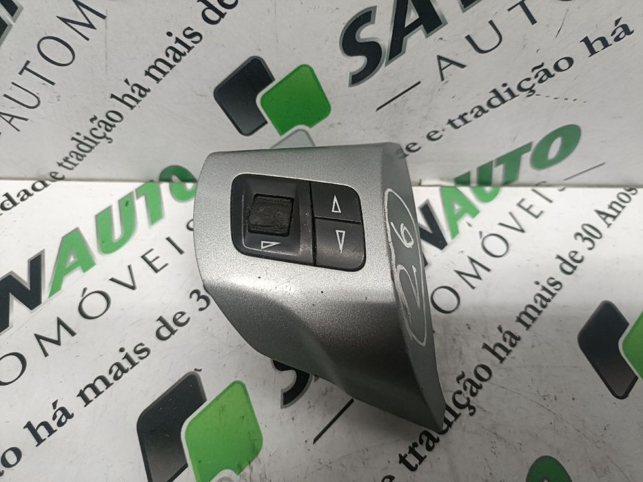 Comandos do volante OPEL Corsa D