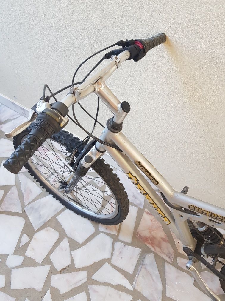 Bicicleta homem preta