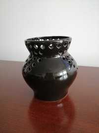 wazon w kolorze czarnym