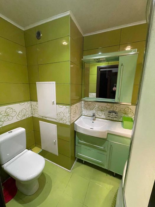 Продается 2-комнатная квартира в центре города.