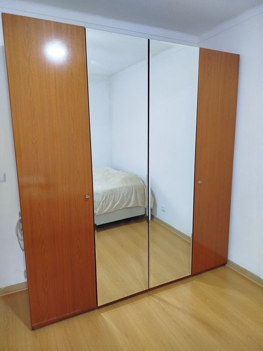 Vende-se roupeiro grande em cerejeira