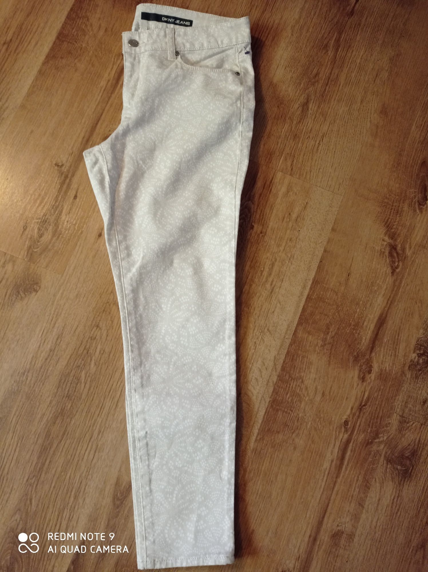 DKNY Jeans Spodnie damskie M pas 81 cm bezowe wzorki z USA stretch