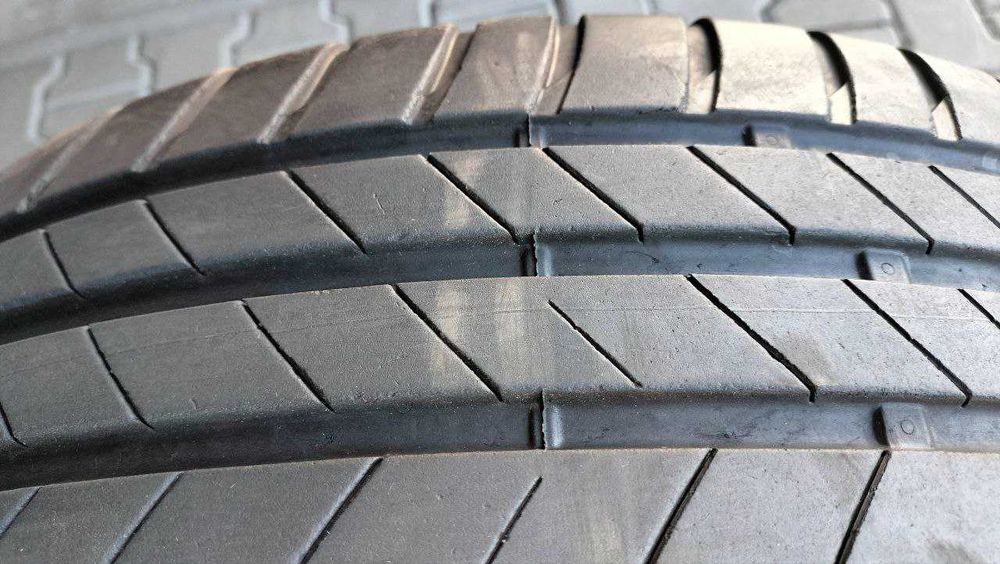 215.55.17 Бріджстоун літо  23 рік комплект