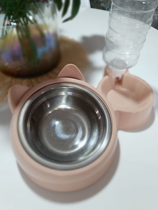 Comedor de gatos rosa