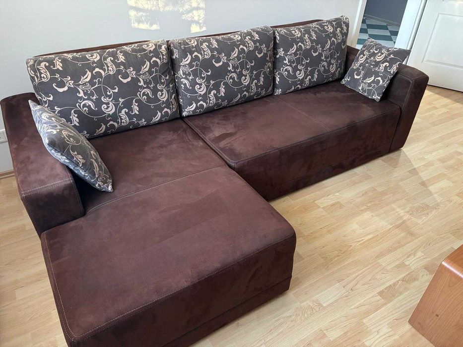 zestaw zadbanych mebli