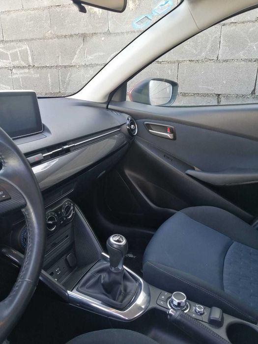 Vendo Mazda 2 ,com 27 720klms , gasolina, 2015