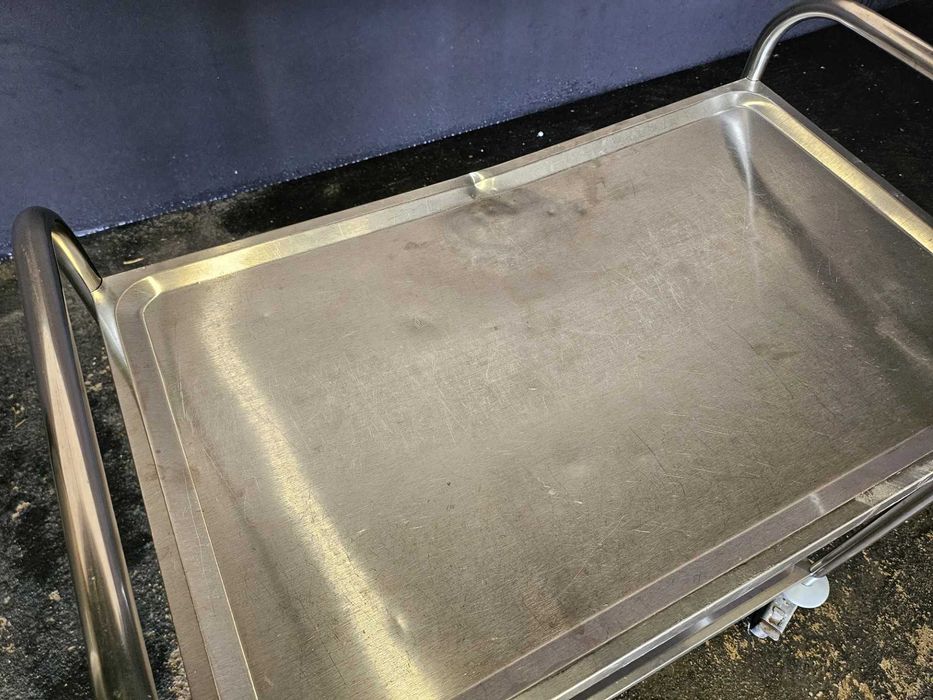 Carro de serviço em inox