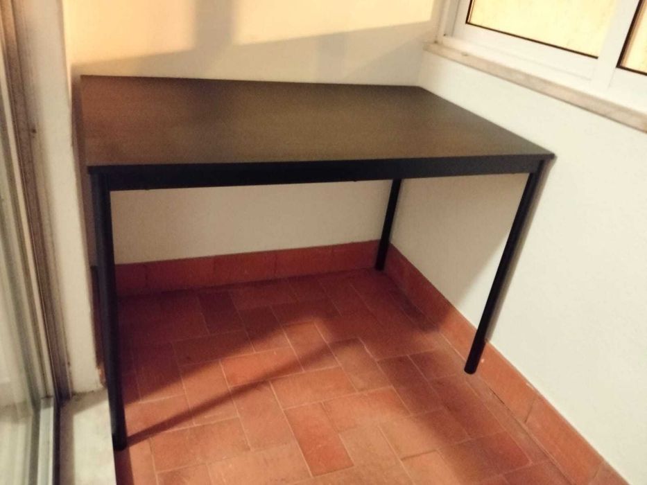 Mesa Sansberg e Cadeira Giratória RENBERGET da loja Ikea