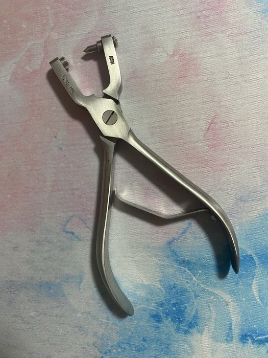 пробійник для кофердаму