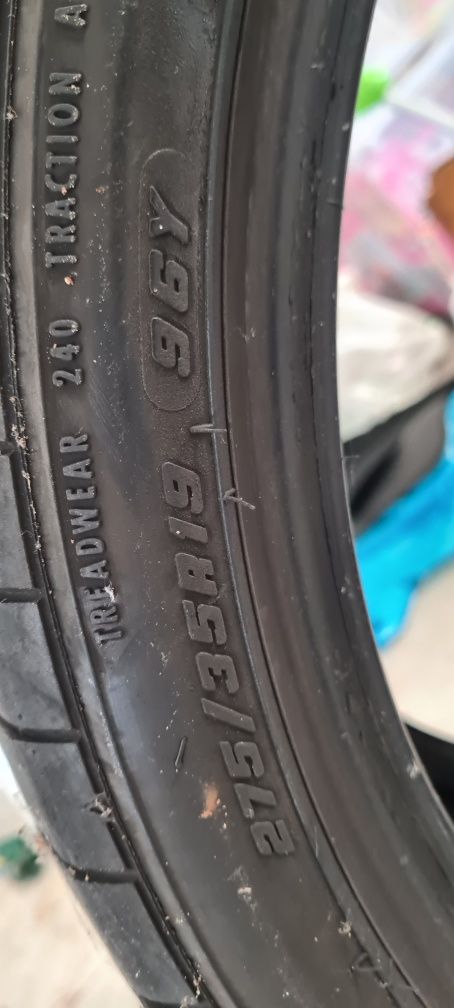 Pneus 275/35 R19 RFT