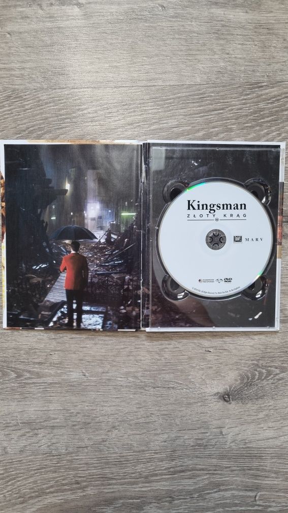 Film DVD z książką "Kingsman:Złoty Krąg"