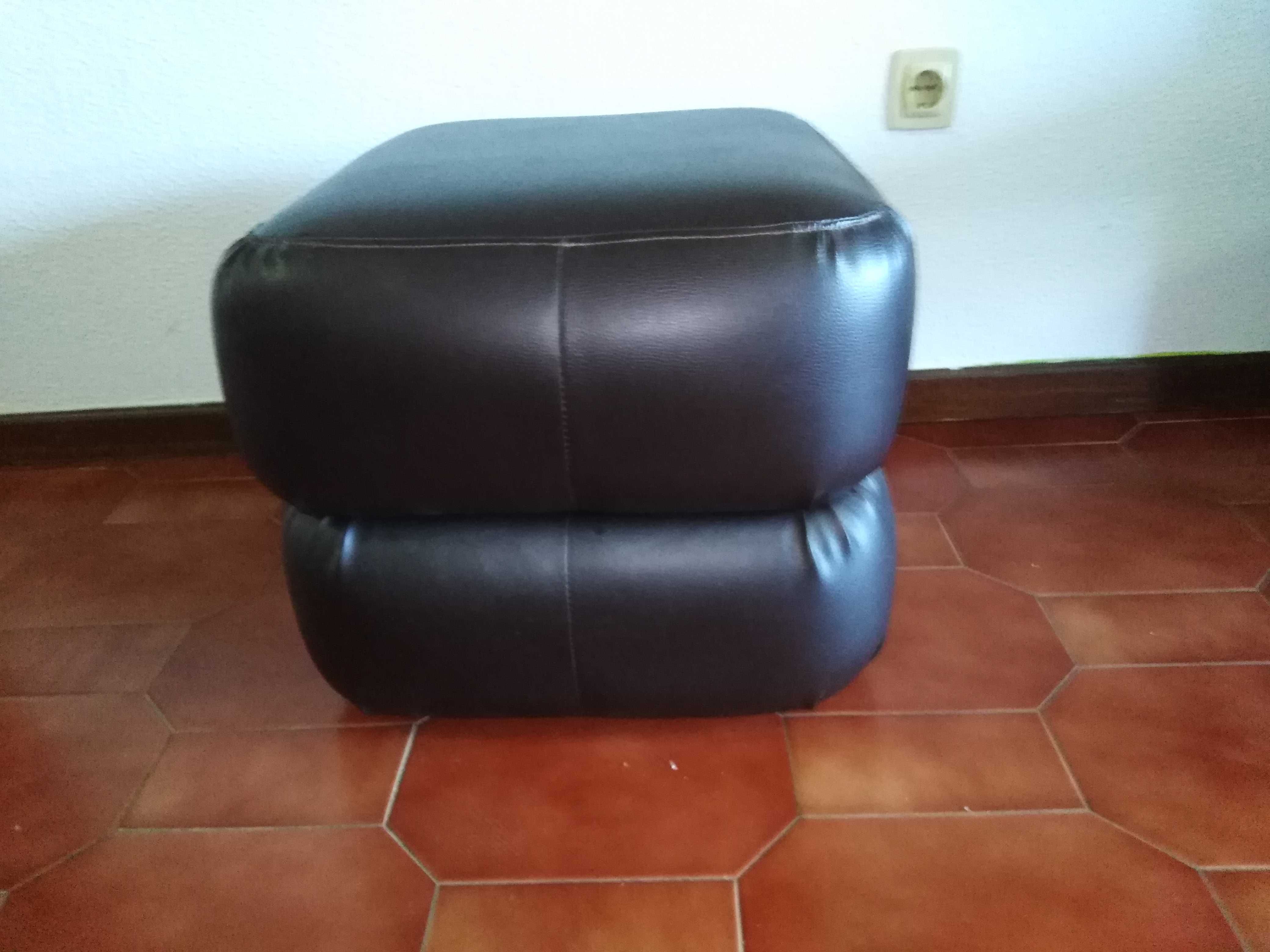 Puff em Couro Sintético Castanho Escuro