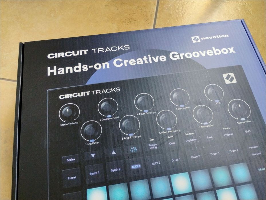 Novation circuit tracks groovebox synth bass drum kontroler midi