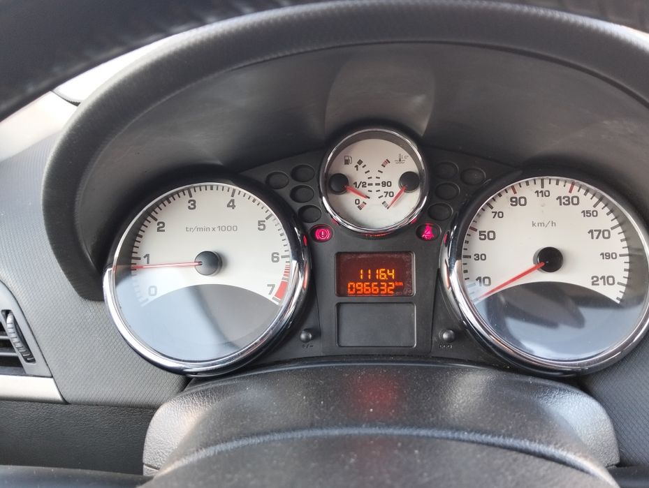 Peugeot 207 com 96.000 km