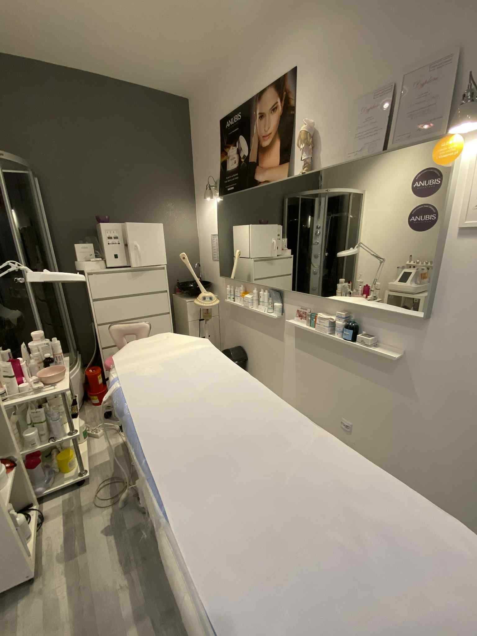 Odstąpię w pełni wyposażony salon kosmetyczny na Mokotowie.