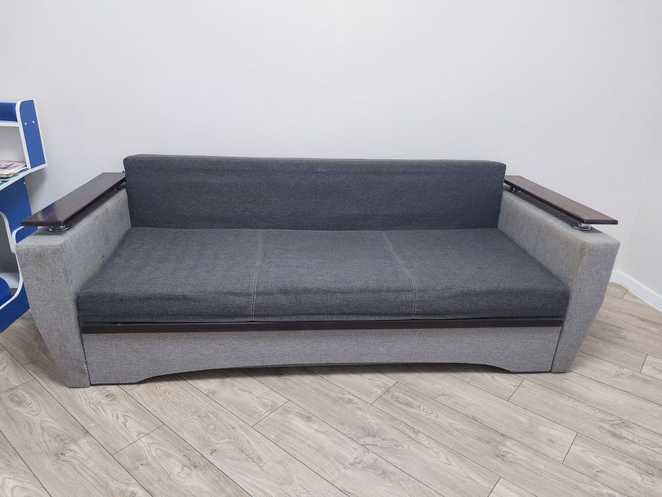 Диван розкладний з подушками