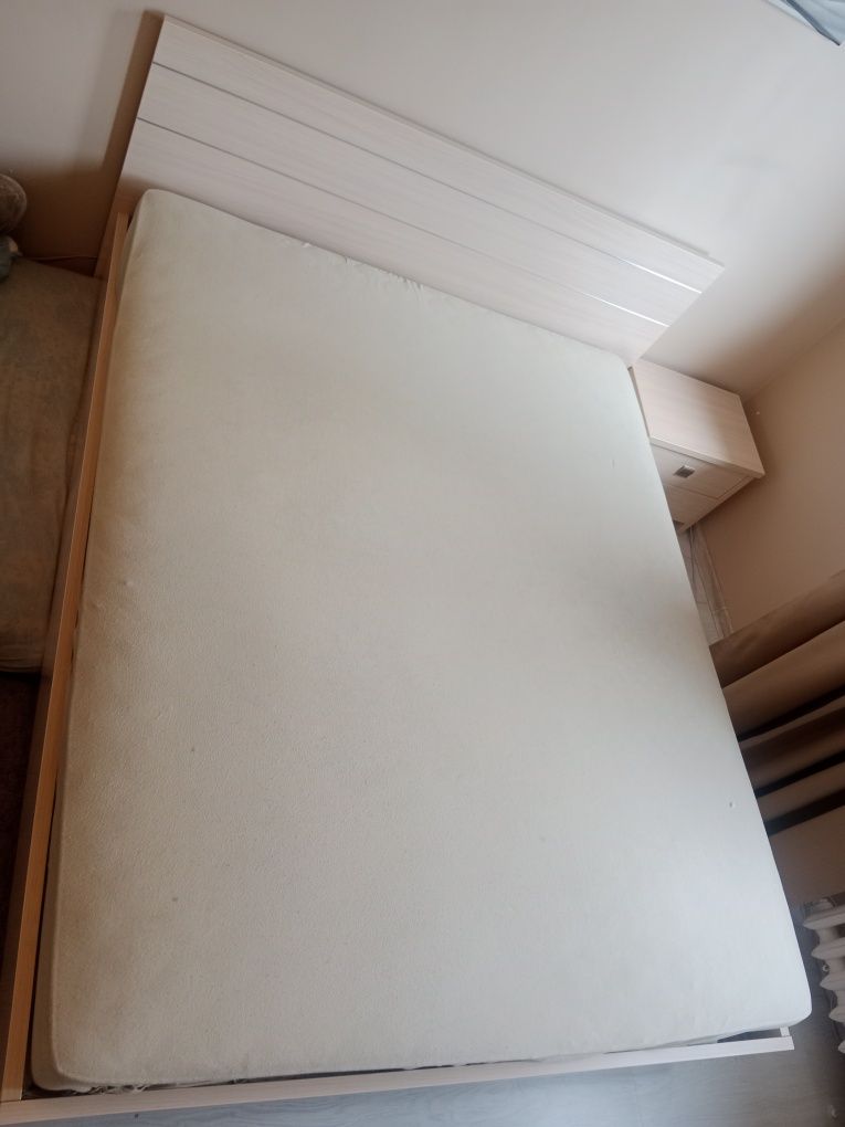 Łóżko 200 x 220 cm z materacem, schowkiem+ 2 szafki nocne