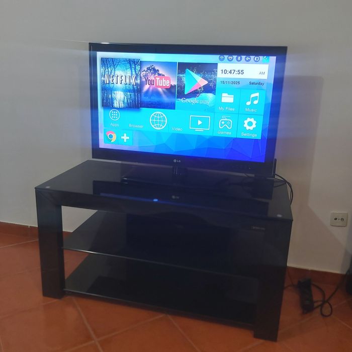 Televisão LG LCD 40" com móvel TV
